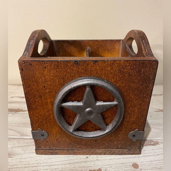 Wooden Silverware Caddy With Metal Star - Picture 1 of 8